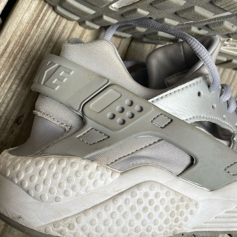 Nike Huarache Run Silver/Gray Sneakers Size 9 - Picture 12 of 13